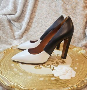 Calvin Klein Collection Black & White Pumps 40 (IT), fits 9 (US), NIB